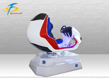 Um Seat vermelho e VR branco que compete o simulador/dispositivo virtual do jogo para o shopping