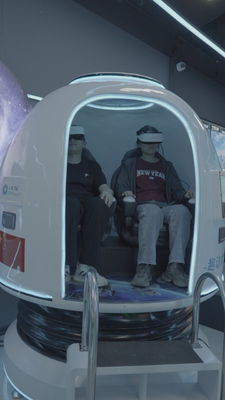 Fun Space Capsule 2 Seat VR Cinema Simulator. Exclusivo 360° Rotating Capsule, controle de tela dupla, mais de 20 jogos especiais, óculos DPVR e efeitos múltiplos